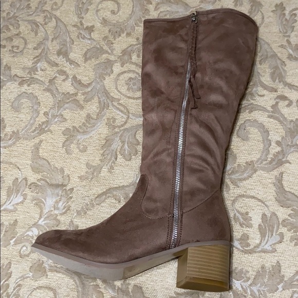 Brand New without Tags BOOTS 8 - Picture 3 of 11